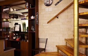 лофт с камином и мансардой