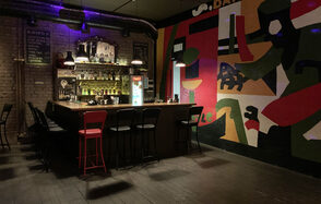 Лофт-бар со сценой