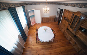 Двухэтажный коттедж за городом