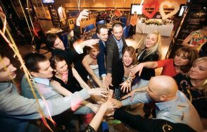 Банкетный зал со сценой