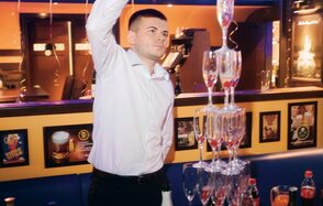 Банкетный зал со сценой