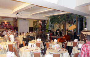 Малый зал со сценой на Цветном