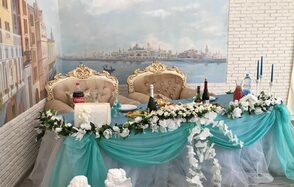 Зал в светлом кирпиче 