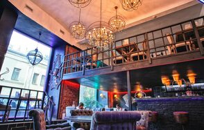 Двухуровневое кальянное пространство