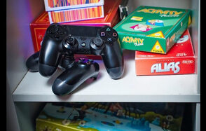 Пространство с кальянами и кино