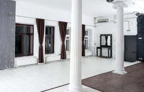 Лофт Фарфор. Стильный лофт с колоннами 