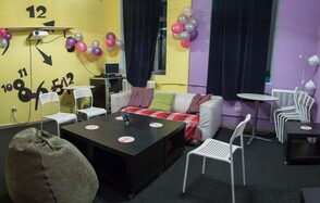 Time Club. Лаундж лофт с пуфиками