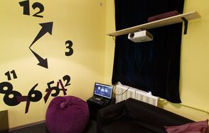 Time Club. Лаундж лофт с пуфиками