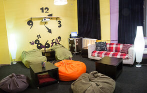 Time Club. Лаундж лофт с пуфиками