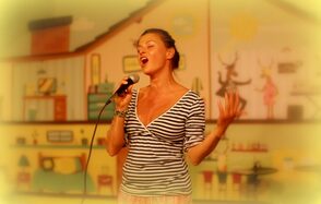 Зал со сценой в анти-кафе