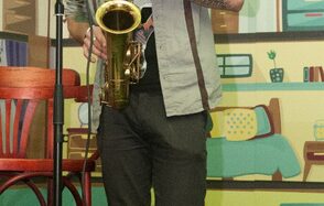 Зал со сценой в анти-кафе