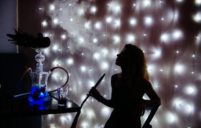 Лофт со сценой и барной стойкой