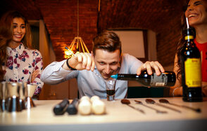 Лофт со сценой и барной стойкой