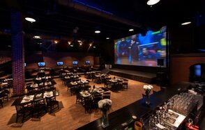 Ресторан Арена Олимп Арт-пространство с высокими потолками