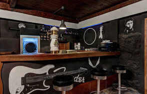 Лофт с баром для вечеринки