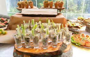 ОЗЕРО ЛАЗУРНОЕ Большая площадка с шатром на природе