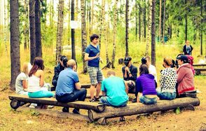 ОЗЕРО ЛАЗУРНОЕ Большая площадка с шатром на природе