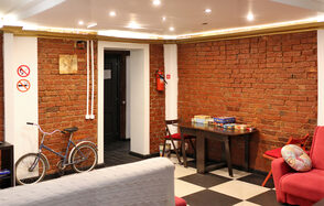 Зал с кино и играми