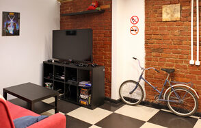 Зал с кино и играми