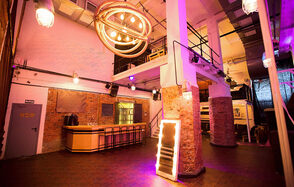 Лофт Аил Трёхуровневый кирпичный лофт