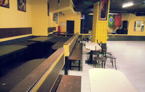 Клубное пространство со сценой