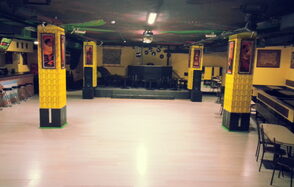 Клубное пространство со сценой