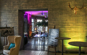  FotoFaktura. Зал с большими окнами 