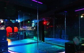 Лофт с сауной и барной стойкой