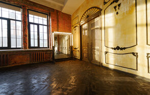 FotoFaktura. Просторный зал в стиле лофт для вечеринок