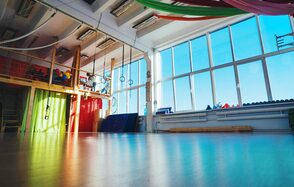 Yunga Studio. Лофт-пространство с качелями 