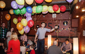  Антикафе Арт-сквер Зал с барной стойкой в центре