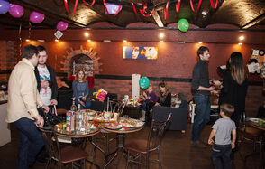  Антикафе Арт-сквер Зал с барной стойкой в центре