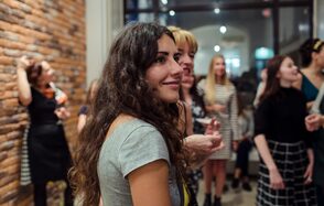 Зал для презентаций с гримерками