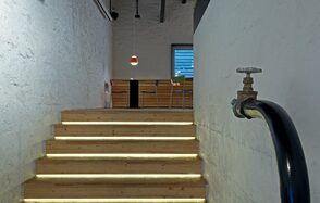 Бар Стрелка Лофт с мультимедиа без доплат