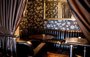 Зал с кабинками в центре Москвы