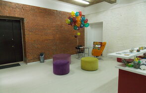 Арт-центр "НЕВСКИЙ 76." Зал с балконом