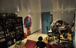 Антикафе GLHF Лофт: 400 видеоигр, 100 настольных