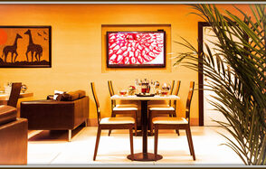 Бар с зелеными растениями