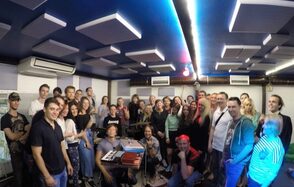 Лофт Дом у моря Арт-площадка со сценой 