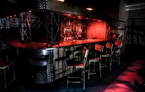 RED PUB Пространство клуба со сценой
