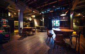 The Place. Уютный клуб: два зала, сцена