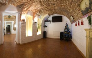 Кафе "Old City" Романтический колонный лофт