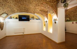 Кафе "Old City" Романтический колонный лофт