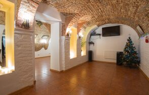 Кафе "Old City" Романтический колонный лофт