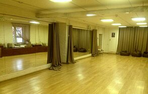 Большой белый зал на Угловом