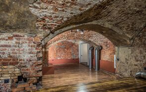 Культурный центр Хитровка Лофт в красном кирпиче со сводами