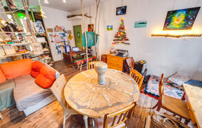 Тайм-кафе в центре с музыкальным и акустическим оборудование