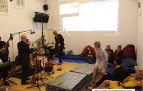 Джинсовый лофт с диванчиками