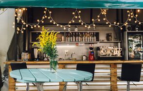 кафе "Я Дома" Лофт-терраса с барной стойкой