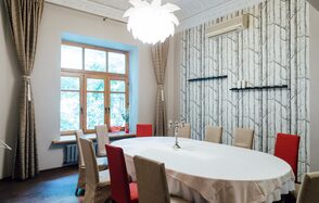 кафе "Я Дома" Зал с овальным столом